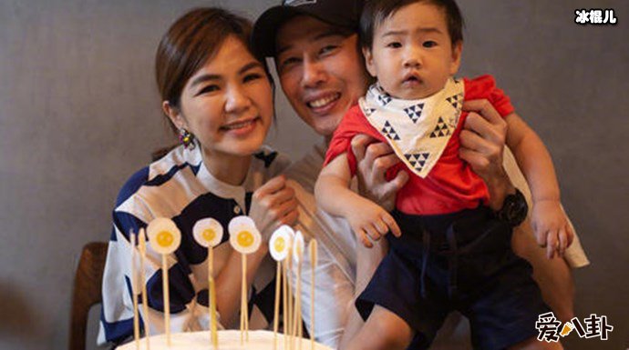 ELLA陈嘉桦一家人