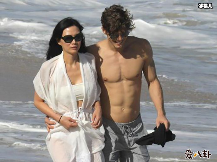 邓文迪此前曝出与鲜肉男友已分手