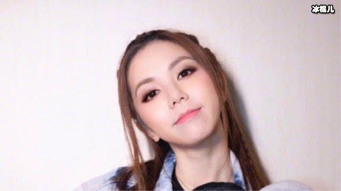 邓紫棋回应打钱