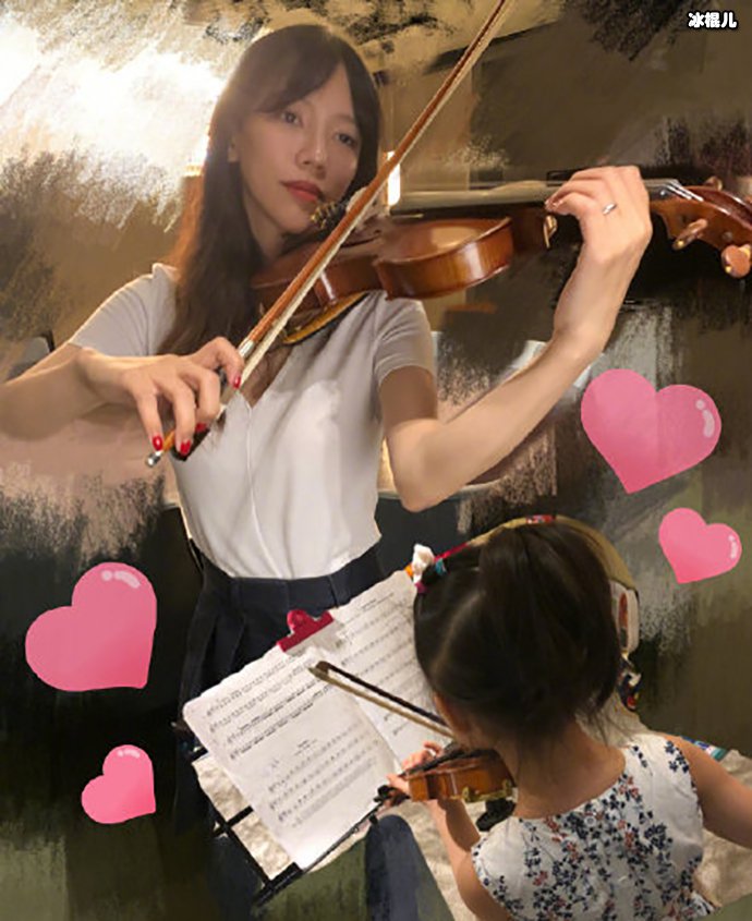 李靓蕾曾晒 4岁女儿学会小提琴