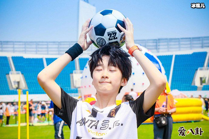 天天踢足球照片