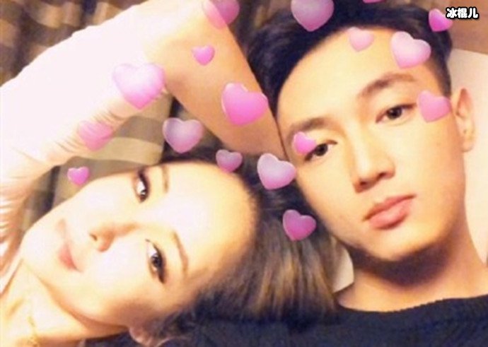 萧亚轩与鲜肉小男友亲密照