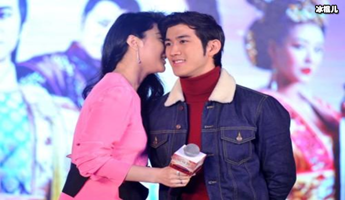 范冰冰与李治廷出席活动亲密照