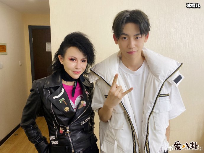 我们的歌罗琦和小鬼