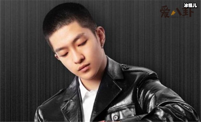 屈楚萧发文否认恋情