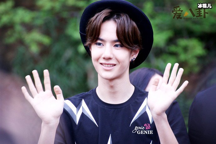 王一博妈妈粉送祝福