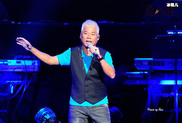 巫启贤有两个女儿