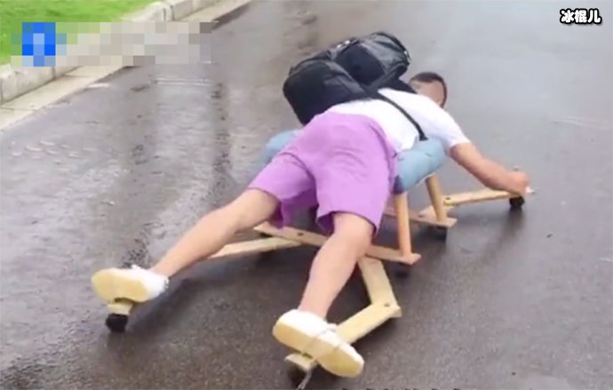 张永平做旱地游泳机