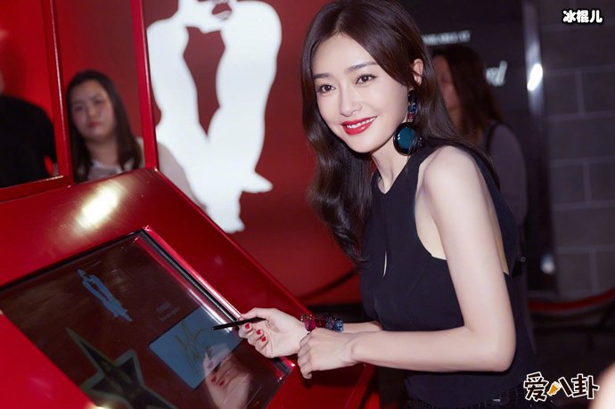 秦岚参加《乘风破浪的姐姐》