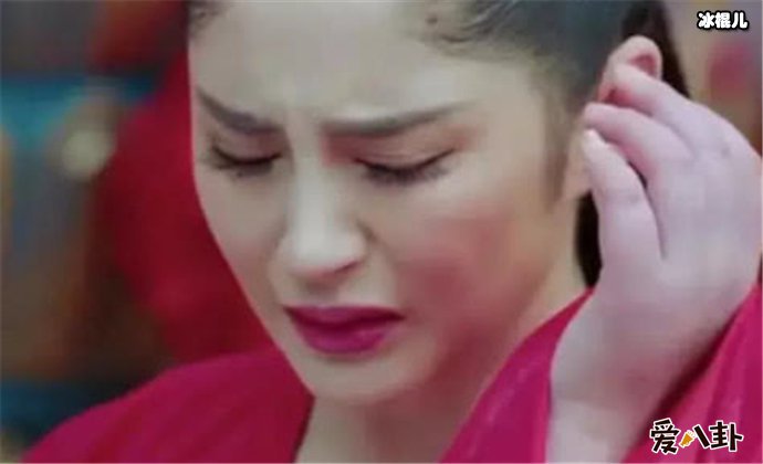 她的手真的是非常丰满