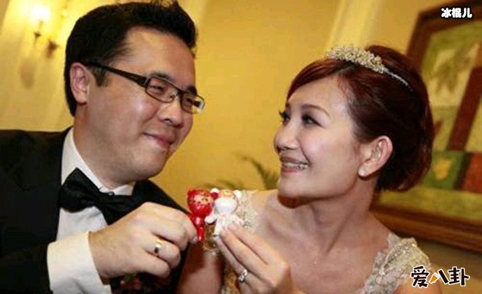 梁静茹与老公TONY婚宴照