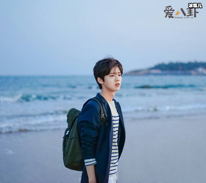 鹿晗粉丝拉踩关晓彤