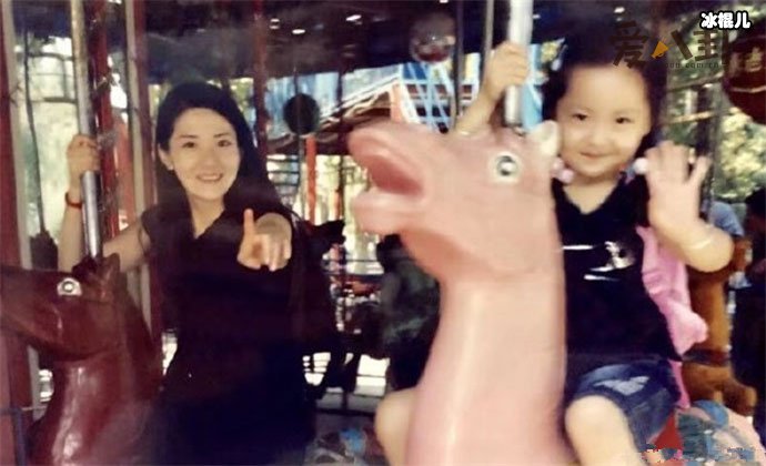 王艺瑾小时候与妈妈