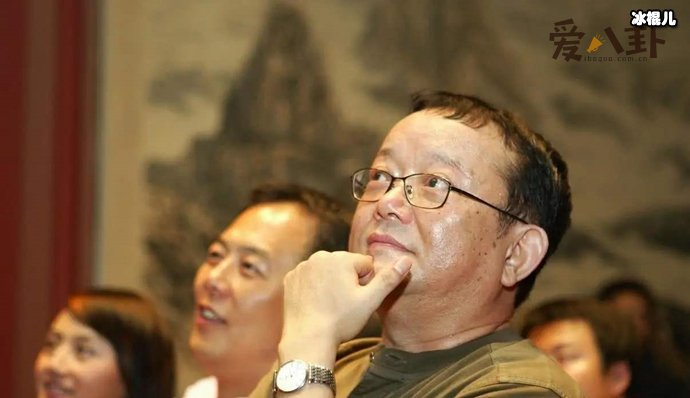 王刚现任妻子郑艳东小二十岁