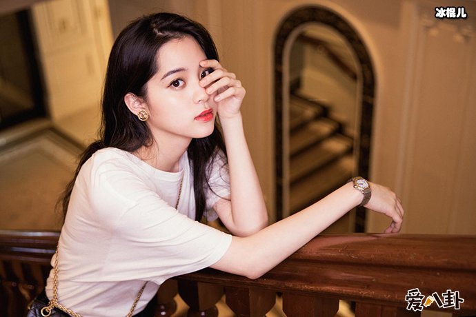 欧阳娜娜和陈飞宇同游巴黎曝光恋情