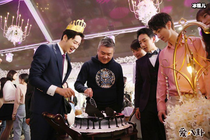 庞瀚辰剧组现场生日