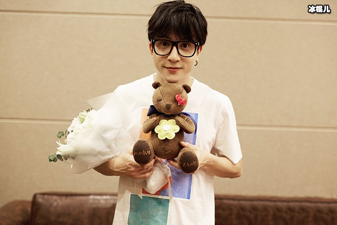 网友发现李小璐ins关注薛之谦