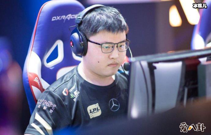 简自豪一年收入多少钱