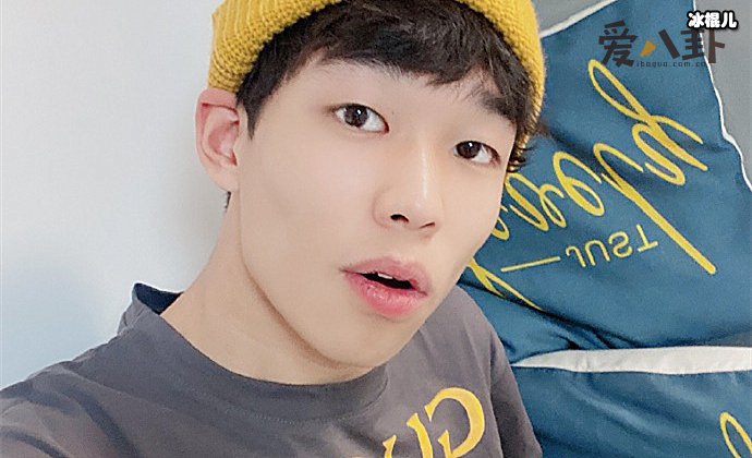 演员秦大好照片