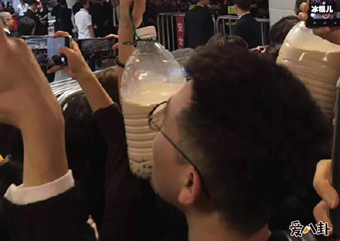 周杰伦到底有多爱喝奶茶