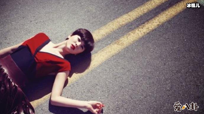 宋慧乔晒短发造型