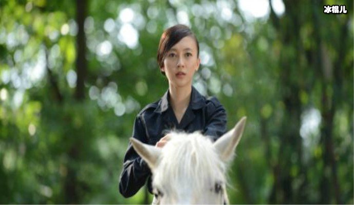 马澜菲骑马照片