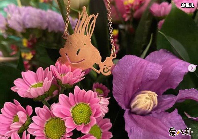 奶茶妹章泽天晒出女儿画的画