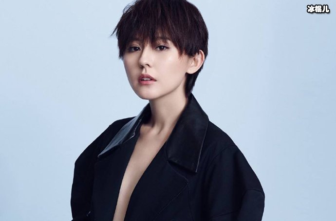 热依扎曾因“吊带装”事件饱受争议