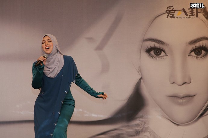 茜拉为什么一直带着头巾