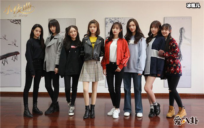 小夜曲主演们合影