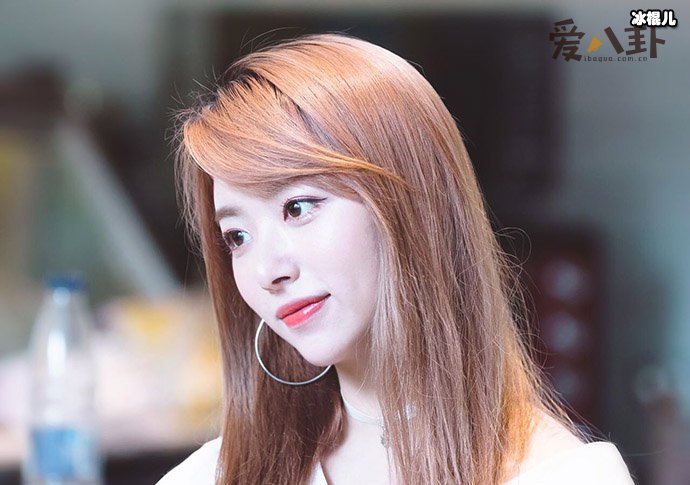 虞书欣及其孔雪儿助理的保护为何粉丝争议如此大