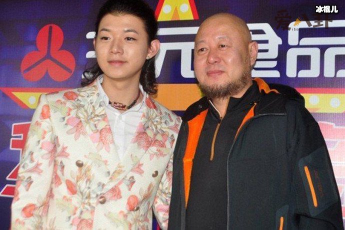 火凤和霍尊什么关系