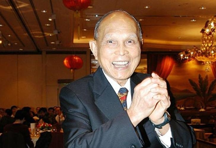 从杂货铺起步到商业帝国:深度剖析霍英东家族在香港商业领域的地位 从杂货铺起步到商业帝国:深度剖析霍英东家族在香港商业领域的地位