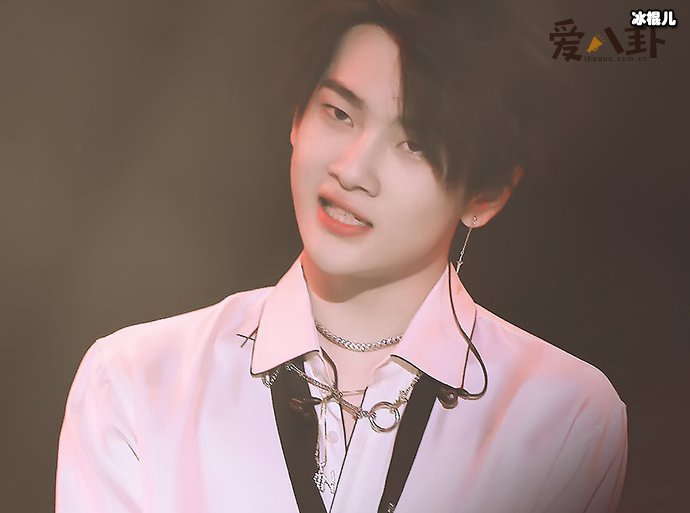 周震南家境如何