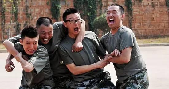 【战友之间的搞笑互动】军营里的欢乐时光，这些趣事太有画面感