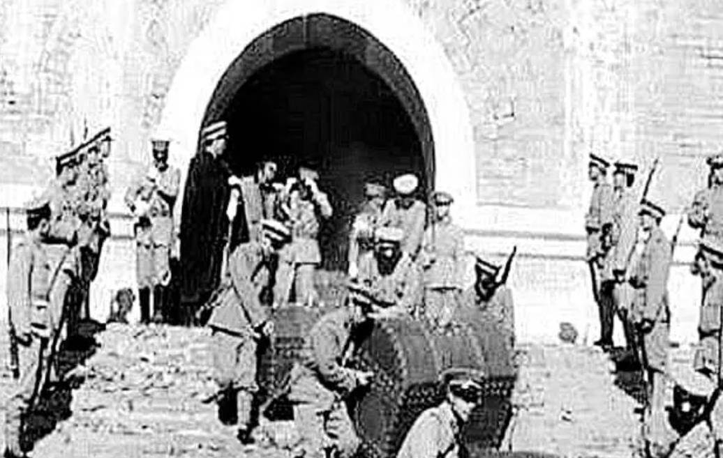 孙殿英的负面评价：东陵大盗与反复无常的军阀