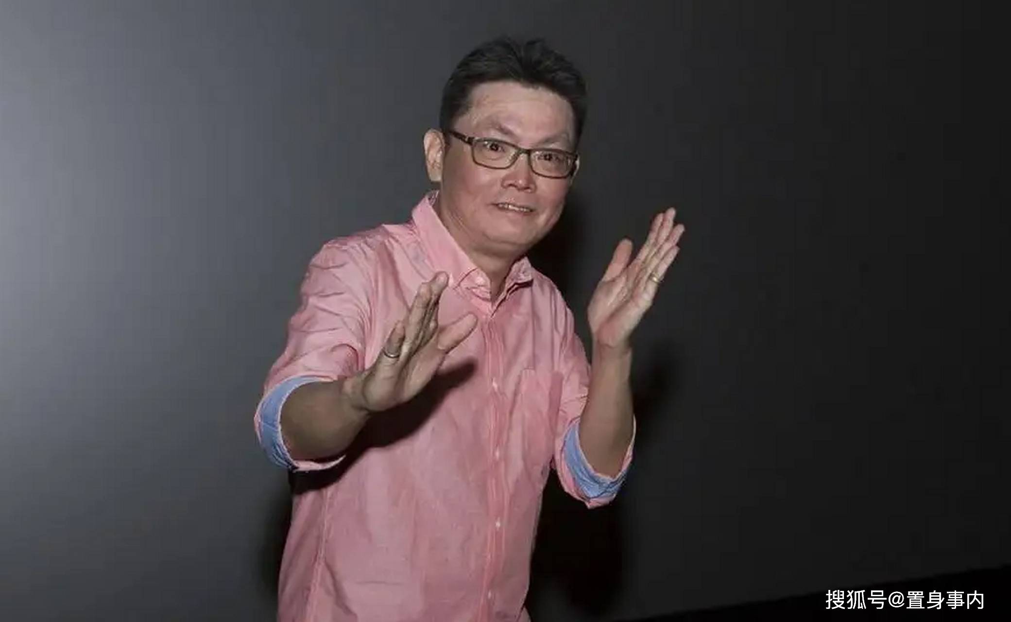 周星驰长期选石班瑜配音的原因，两人配音风格适配度如何？