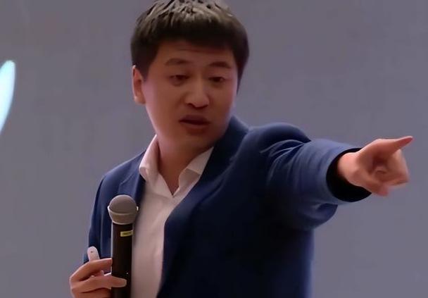 张雪峰遭人讨厌的缘由深度剖析：这些争议点竟成众矢之的？