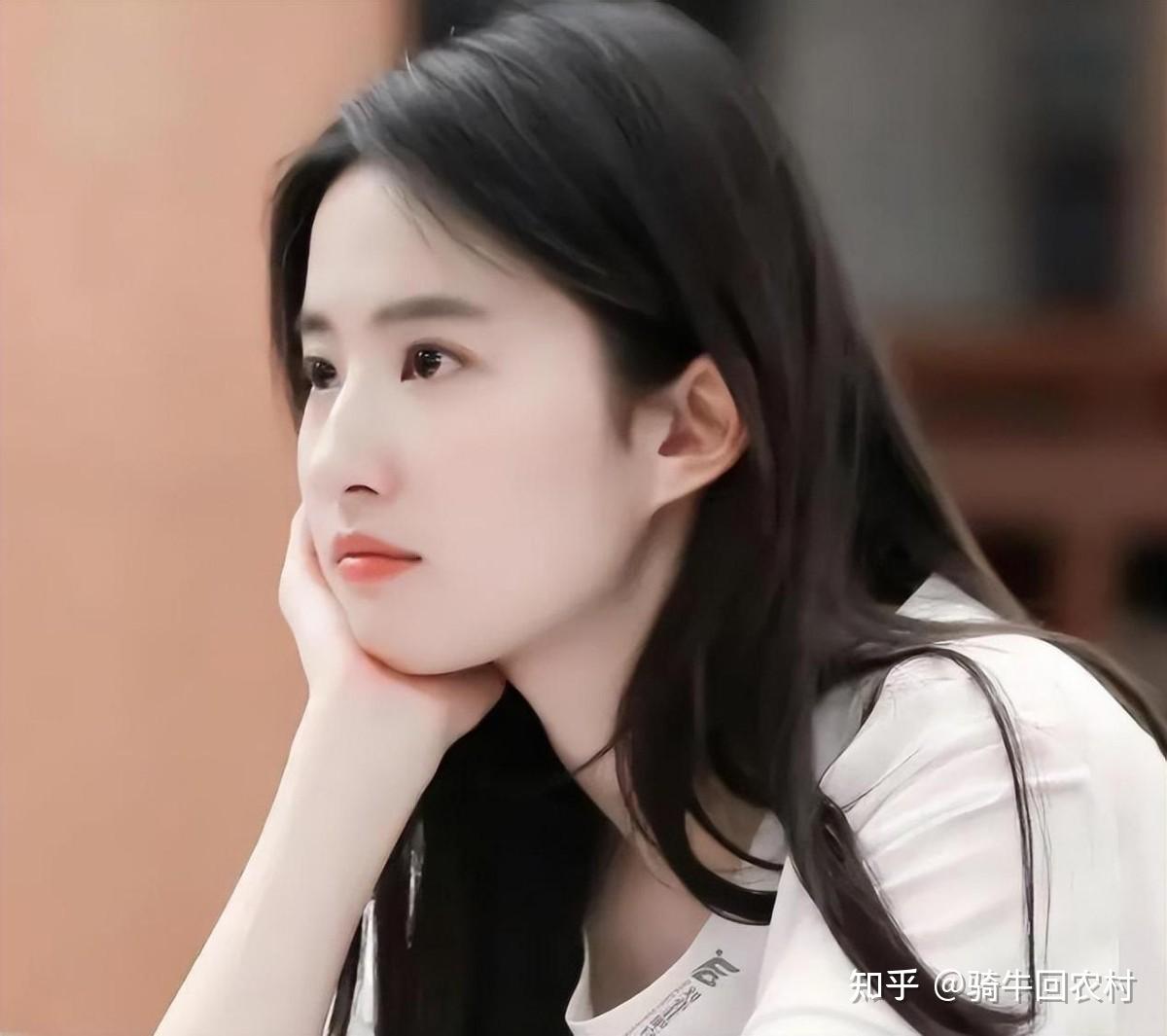 如何看待卓伟说刘亦菲不容易这件事