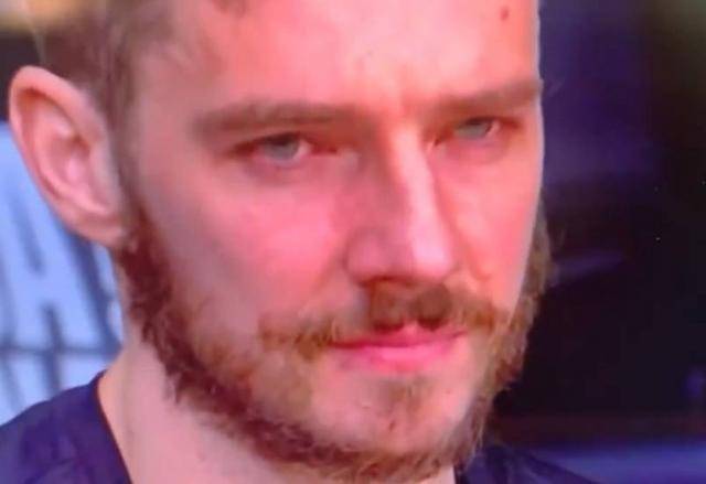 这位6年蓝拳老将感叹悲伤，泪流满面。