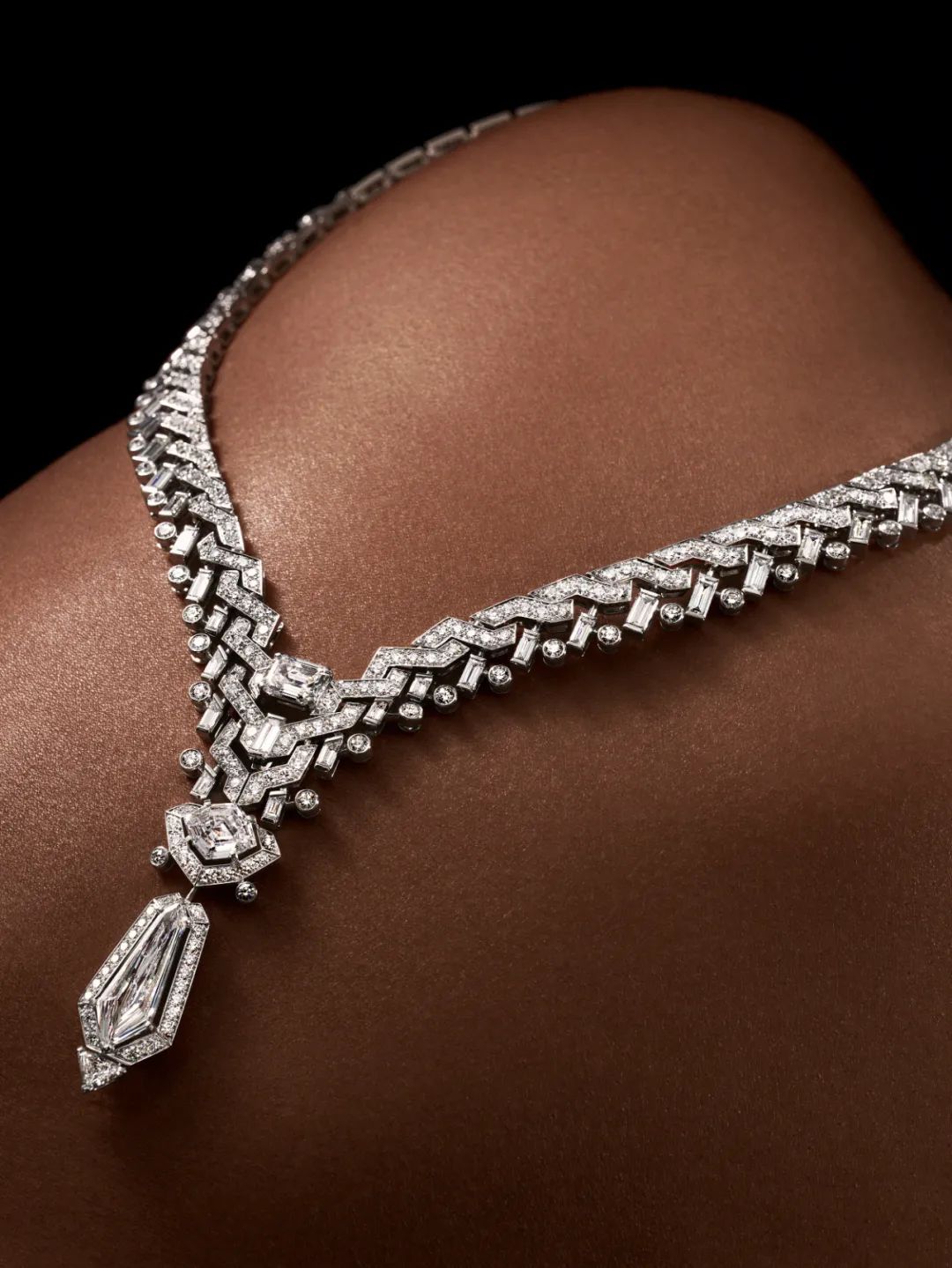 宝石猎豹玛瑙值钱吗_宝石猎豹哪种最好看_宝石玛瑙猎豹