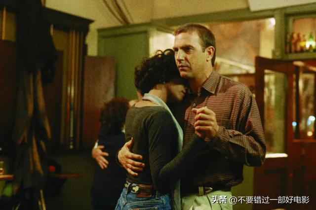 惠特妮休斯顿经典歌曲_电影保镖 惠特尼休斯顿_保镖电影评价