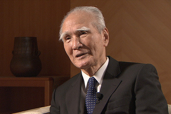 奥巴马面见日本天皇时弯腰鞠躬_日本天皇 奥巴马_奥巴马天皇鞠躬