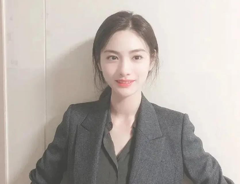 艾西瓦娅·雷和女儿_艾瓦西亚雷女儿_艾西瓦娅·雷和女儿