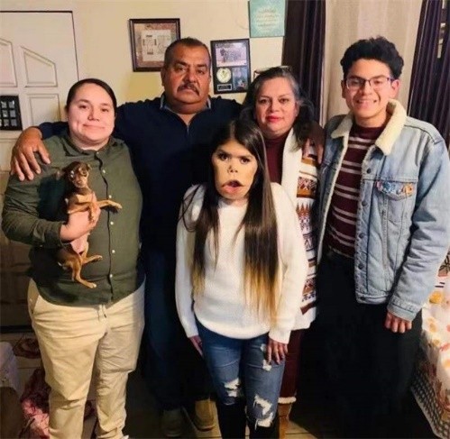 艾瓦西亚雷女儿_艾西瓦娅·雷和女儿_艾西瓦娅雷女儿正脸照