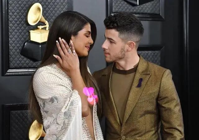 艾西瓦娅·雷和女儿_艾瓦西亚雷女儿_艾西瓦娅·雷和女儿