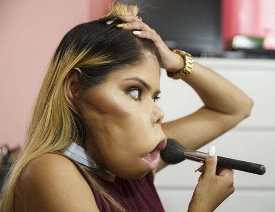 艾西瓦娅·雷和女儿_艾西瓦娅雷女儿正脸照_艾瓦西亚雷女儿