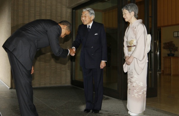 奥巴马会见日本天皇礼仪_奥巴马 日本天皇_奥巴马天皇鞠躬
