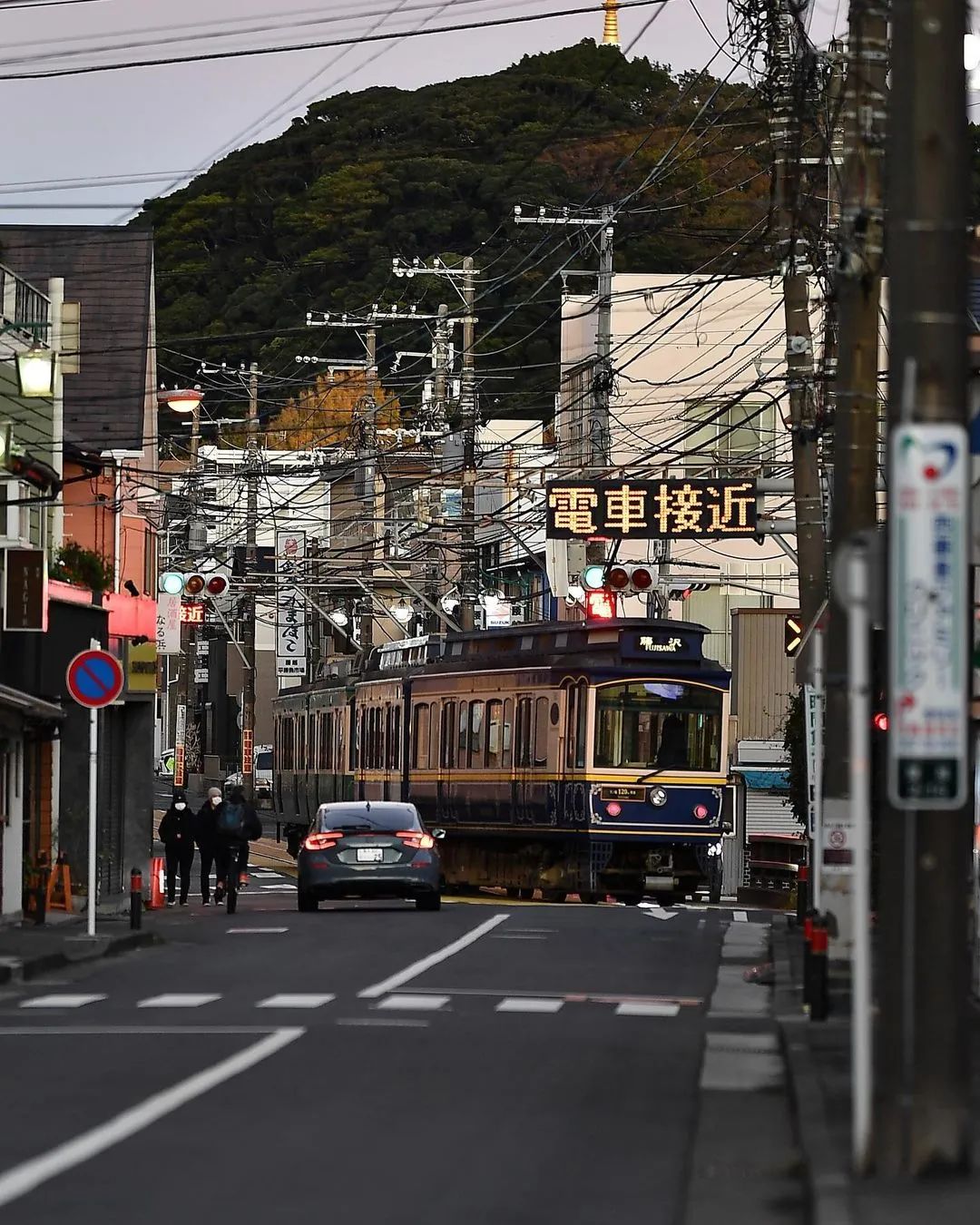 镰仓高校 灌篮高手铁道口 江之岛电铁线_镰仓灌篮高手在哪儿