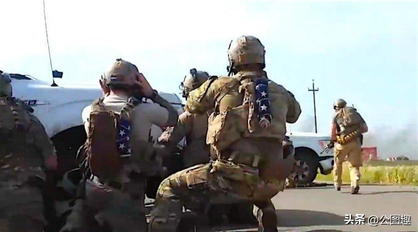 海豹突击队历史与起源_美国海军海豹突击队训练_SIG-552